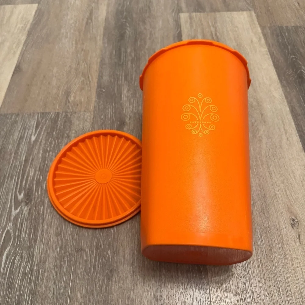 Vintage Tupperware Tall Servalier Canister Harvest Orange 1222-4 w/ Lid 808-32